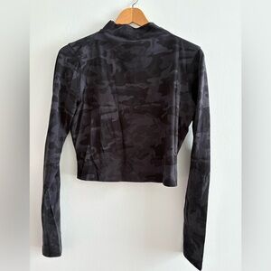 Lululemon Cropped Long Sleeve Top